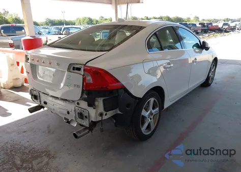 2013 Volvo S60 T5/T5 Platinum/T5 Premier/T5 Premier Plus из США, поврежденный, VIN YV1612FS2D2199231
